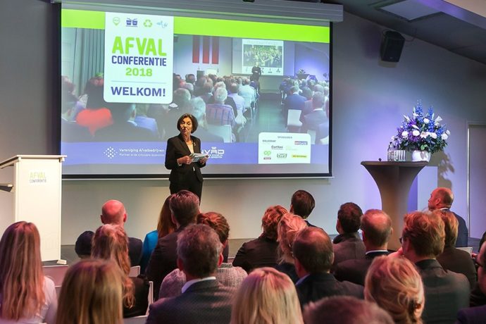 Het is tijd om de vrouwelijke spreker een podium te geven